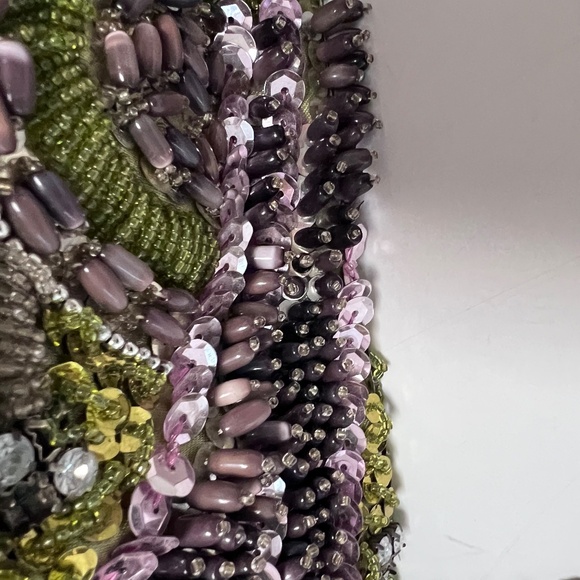 Vintage beaded bag with spring-loaded closure! Gorgeous bag! - Picture 9 of 10